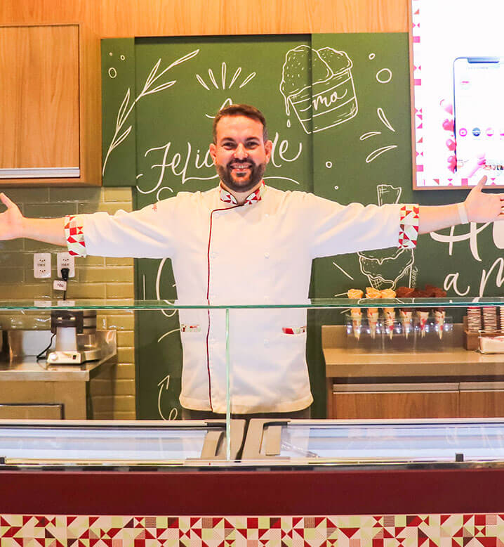 Ricardo Prata em uma de suas inaugurações